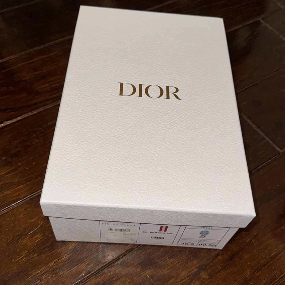 EMPTY Dior sandal box